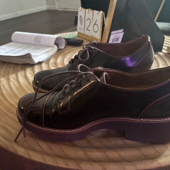 3 pairs of women’s size 10 1/2-11 shoes - Picture 7 of 12